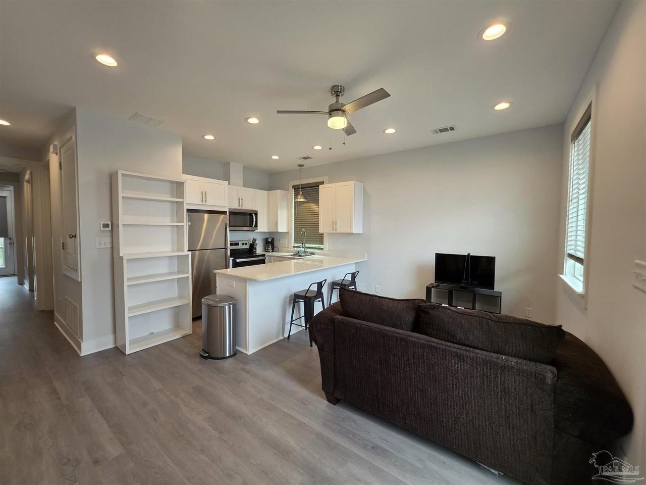 379 S Clubbs St #A - Photo 3 of 22