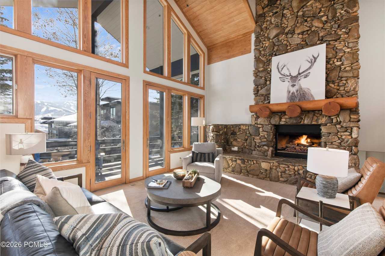 3133 Mountain Ridge Ct - Photo 5 of 33