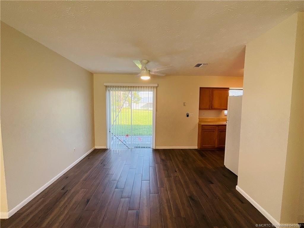 941 Sw Fenway Rd - Photo 4 of 15