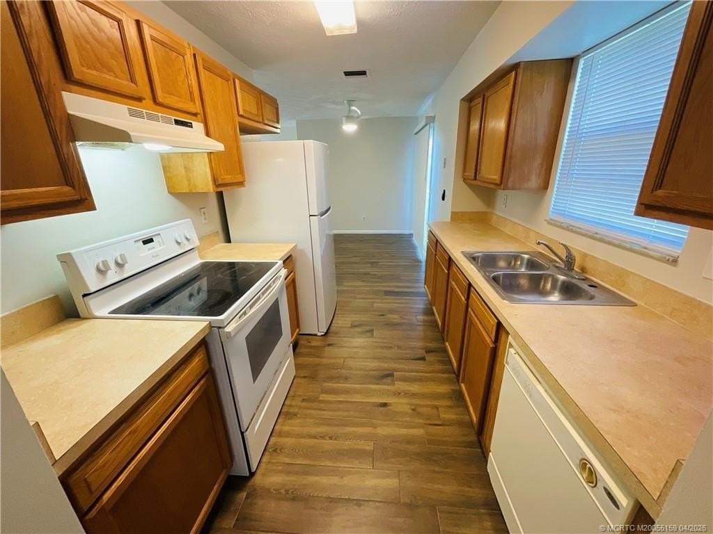 941 Sw Fenway Rd - Photo 7 of 15