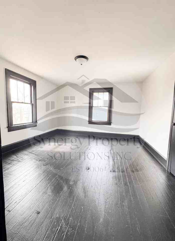 243 W 1st St - Photo 4 of 8