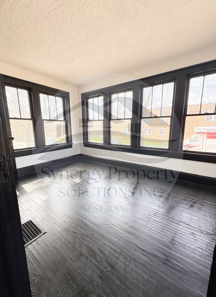 243 W 1st St - Photo 5 of 8