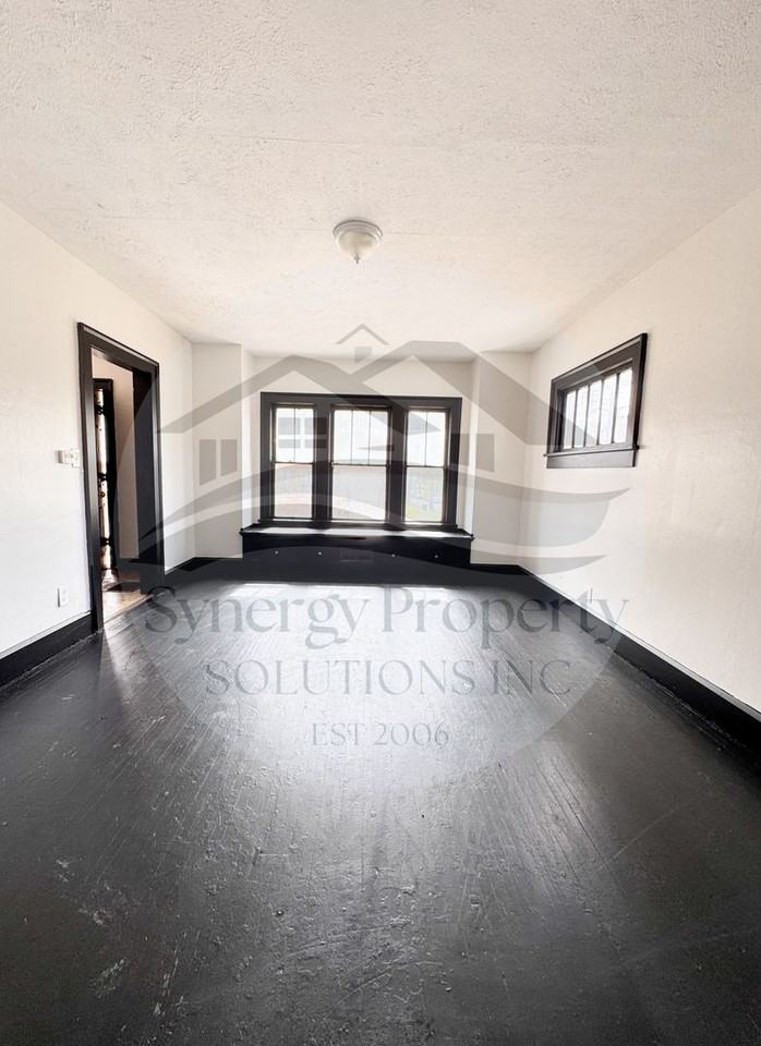 243 W 1st St - Photo 6 of 8