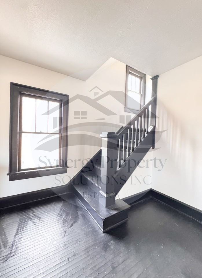 243 W 1st St - Photo 7 of 8