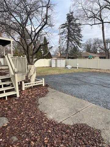 9118 Riverdale - Photo 4 of 35