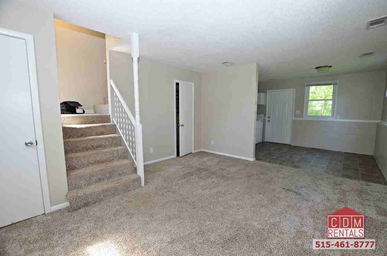 3306 E 36th Ct - Photo 3 of 9