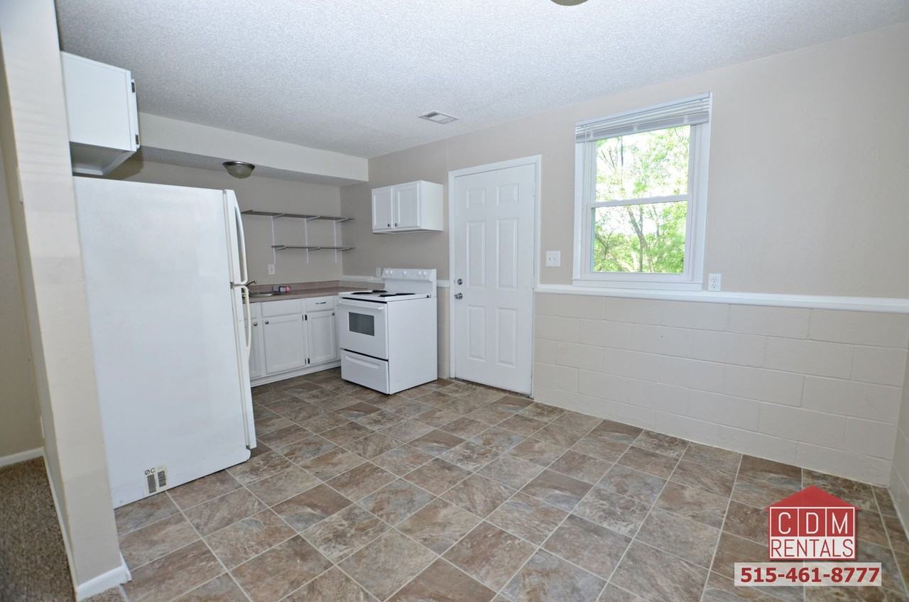 3306 E 36th Ct - Photo 4 of 9