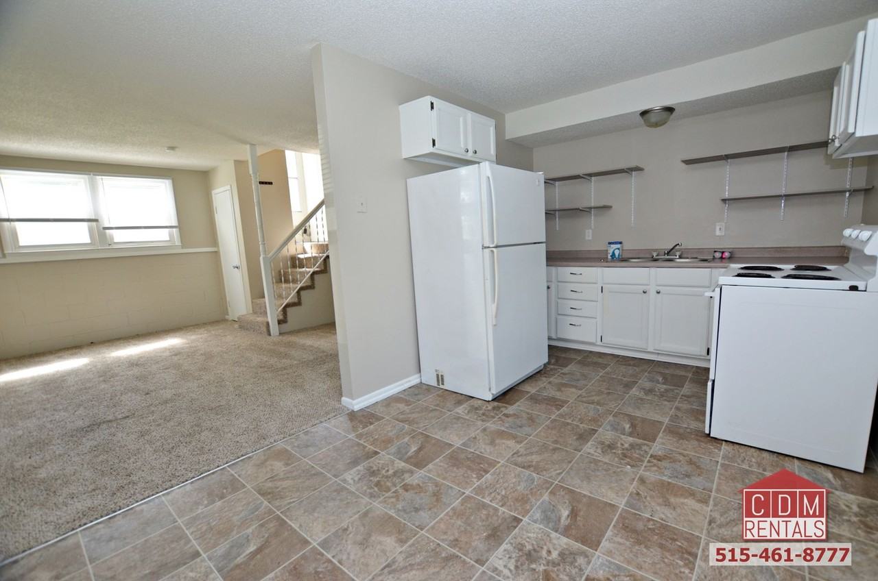 3306 E 36th Ct - Photo 5 of 9