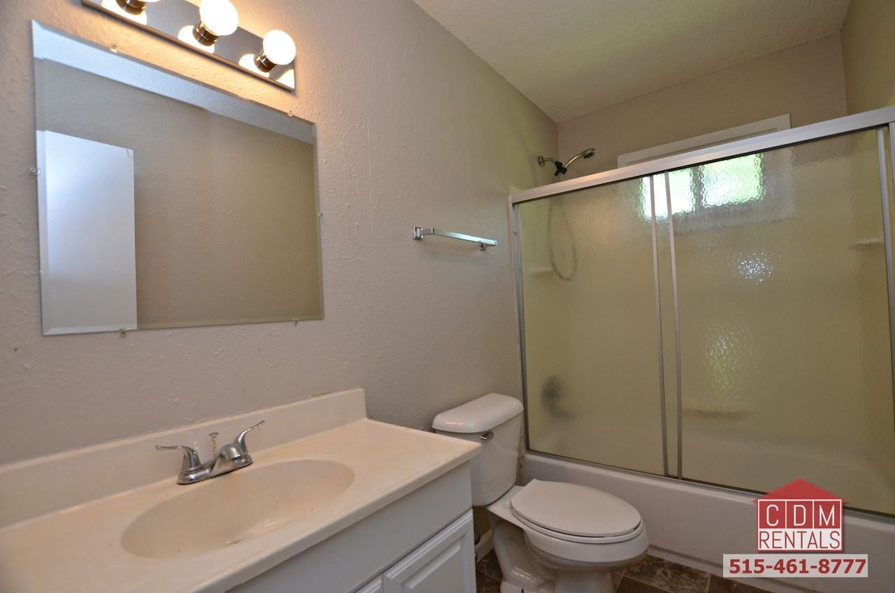 3306 E 36th Ct - Photo 7 of 9