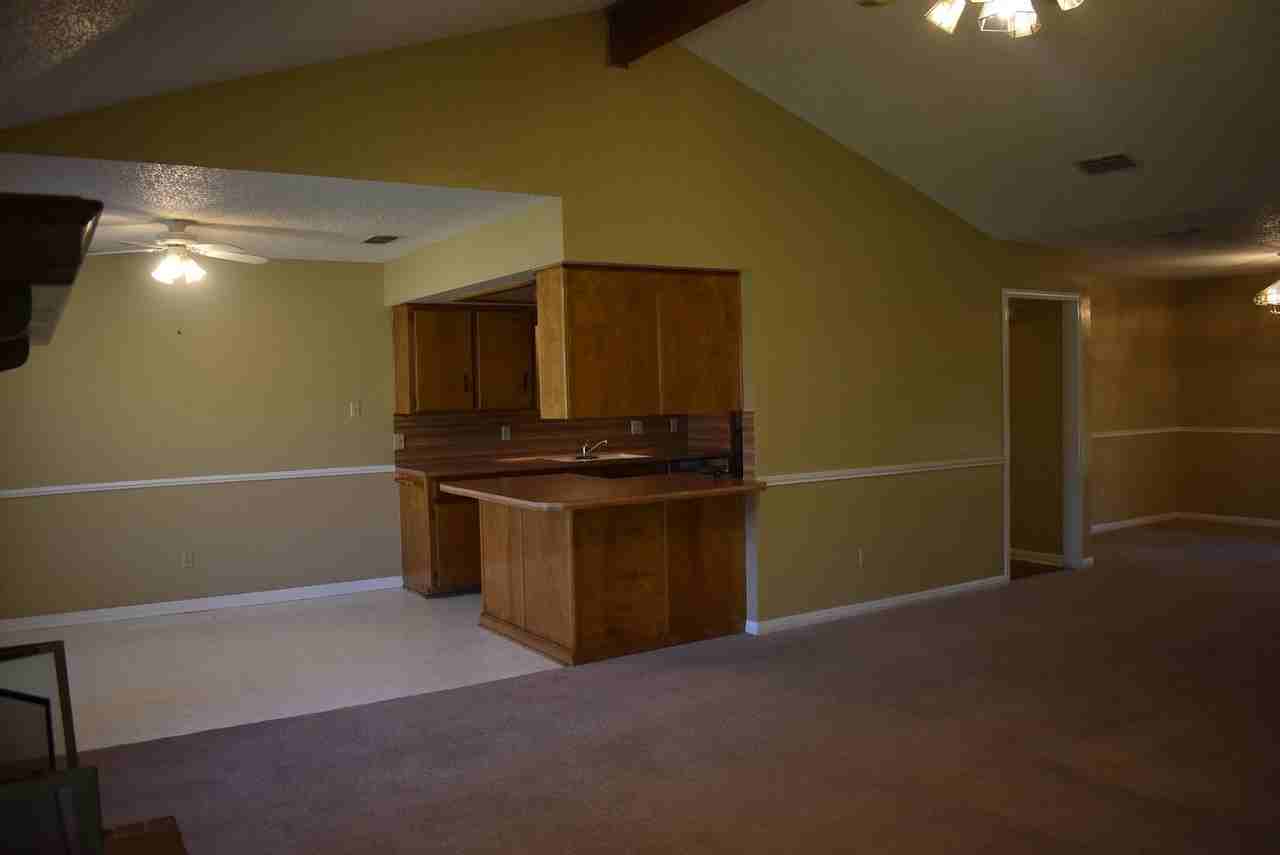 704 Kim Ave - Photo 6 of 32