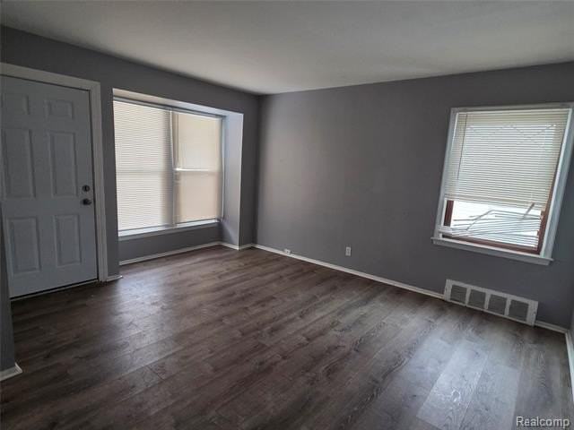 1139 S Bassett St - Photo 4 of 21