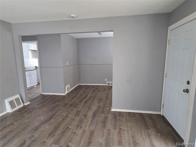 1139 S Bassett St - Photo 5 of 21