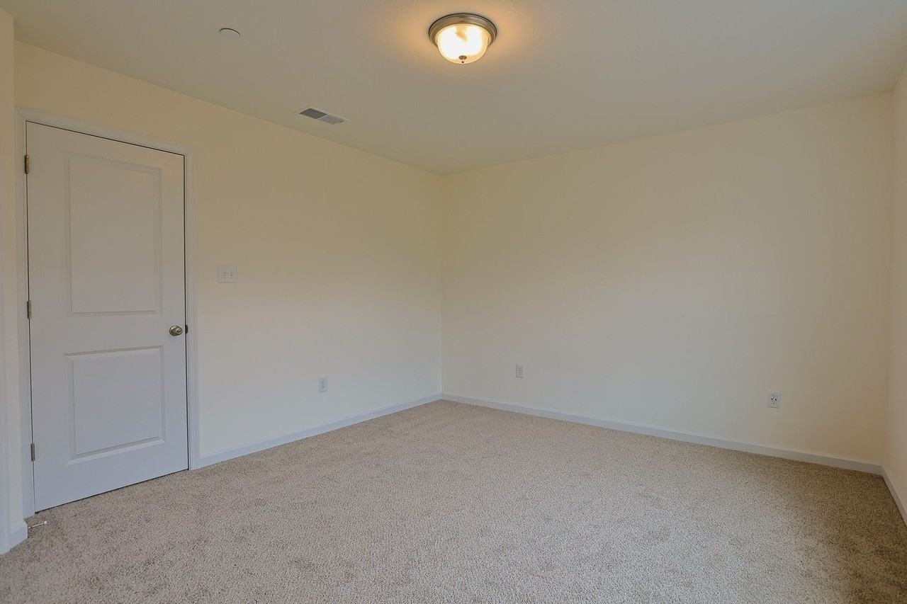 183 Holstein Dr - Photo 2 of 11