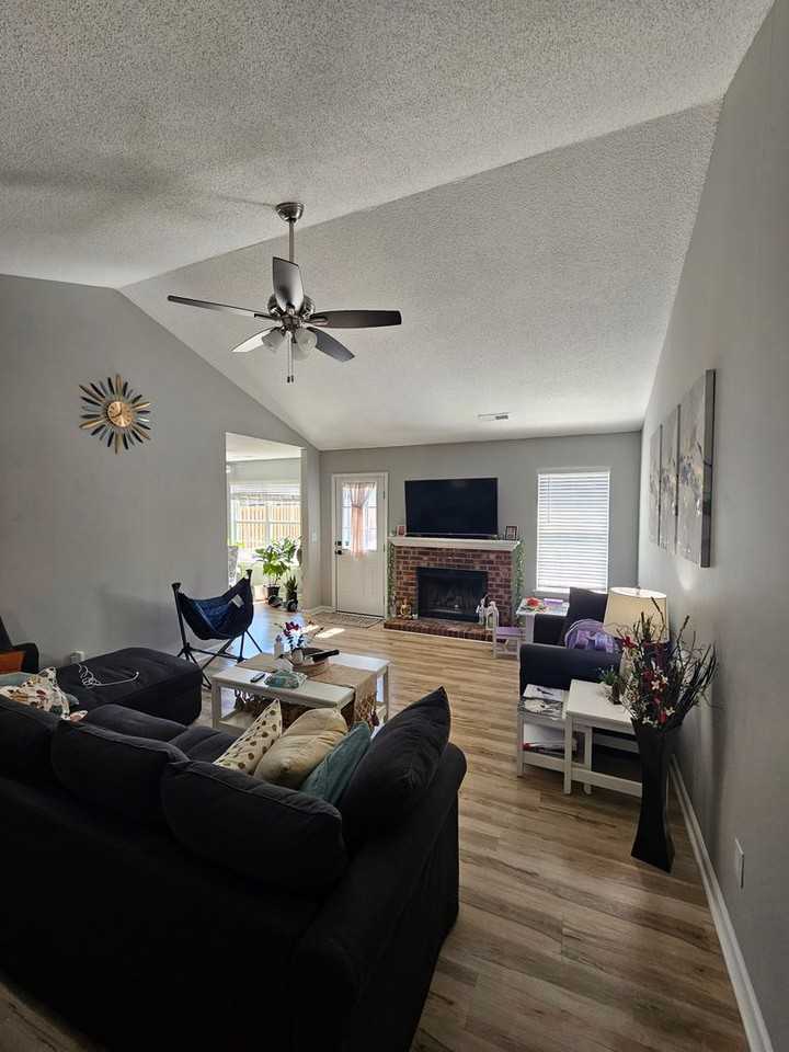 248 Shellbank Dr - Photo 2 of 10