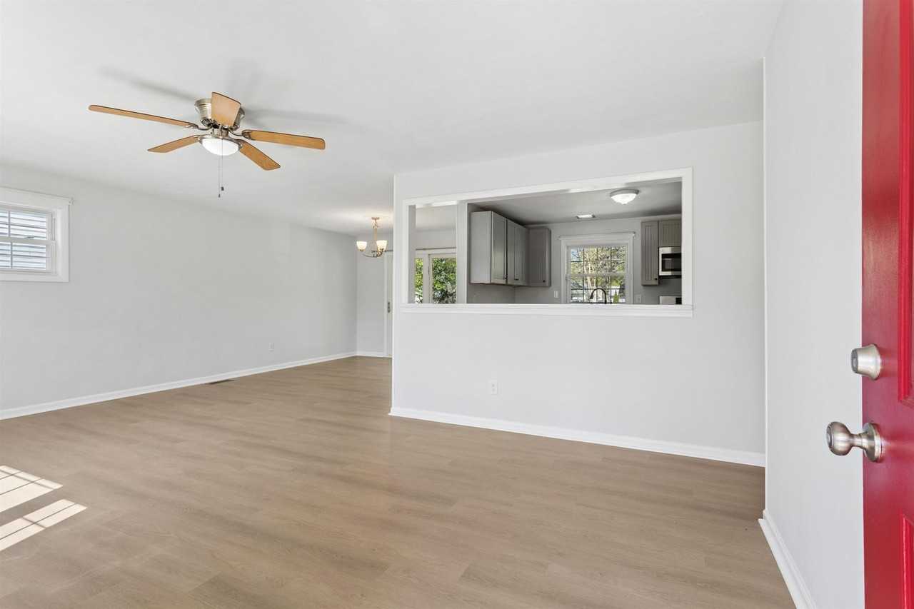 210 Cynthia Dr - Photo 3 of 27