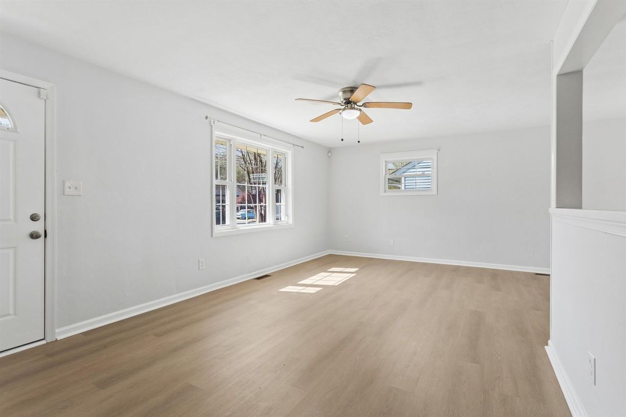 210 Cynthia Dr - Photo 4 of 27