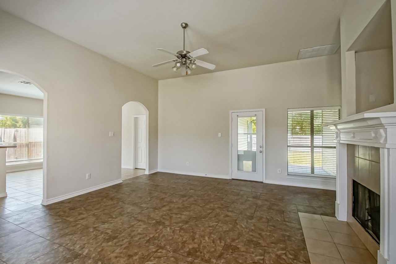 26267 Avoyelles Ave - Photo 3 of 12