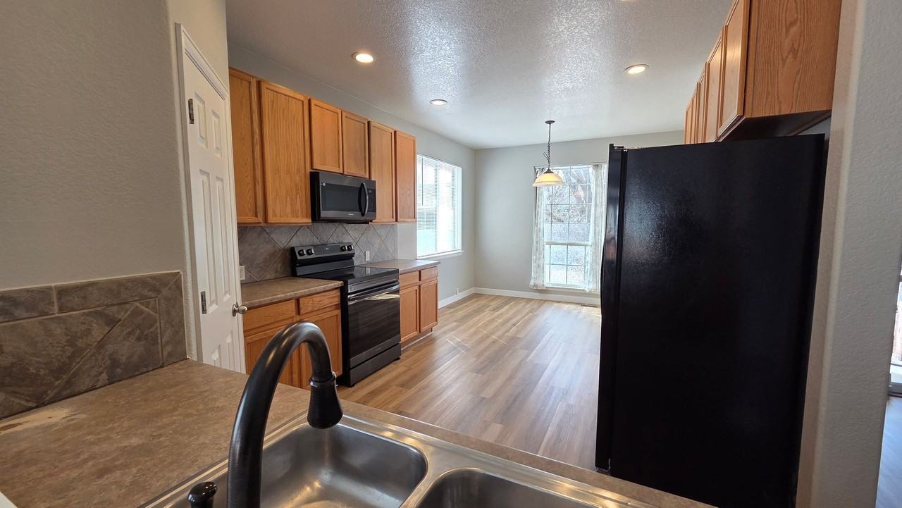 12235 Adams St - Photo 5 of 25