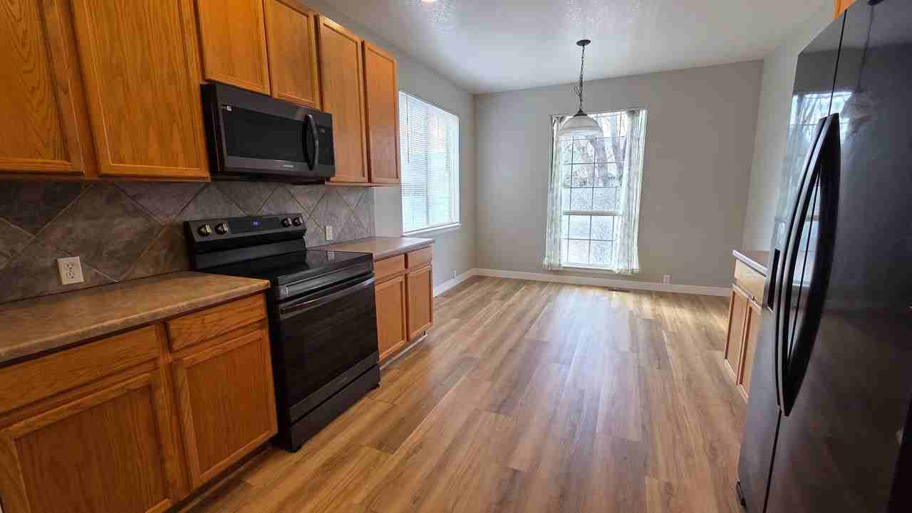 12235 Adams St - Photo 6 of 25