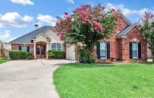 featured image of 768 Hackberry Dr
