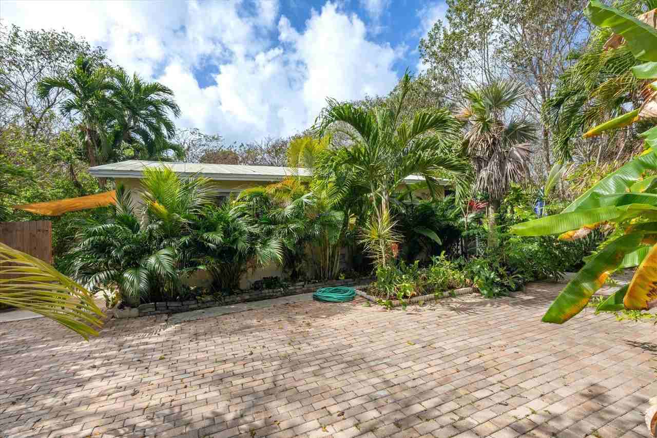 29284 Coconut Palm Dr - Photo 2 of 28