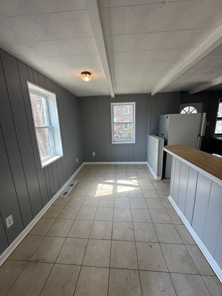 1116 Pine Ln - Photo 4 of 12