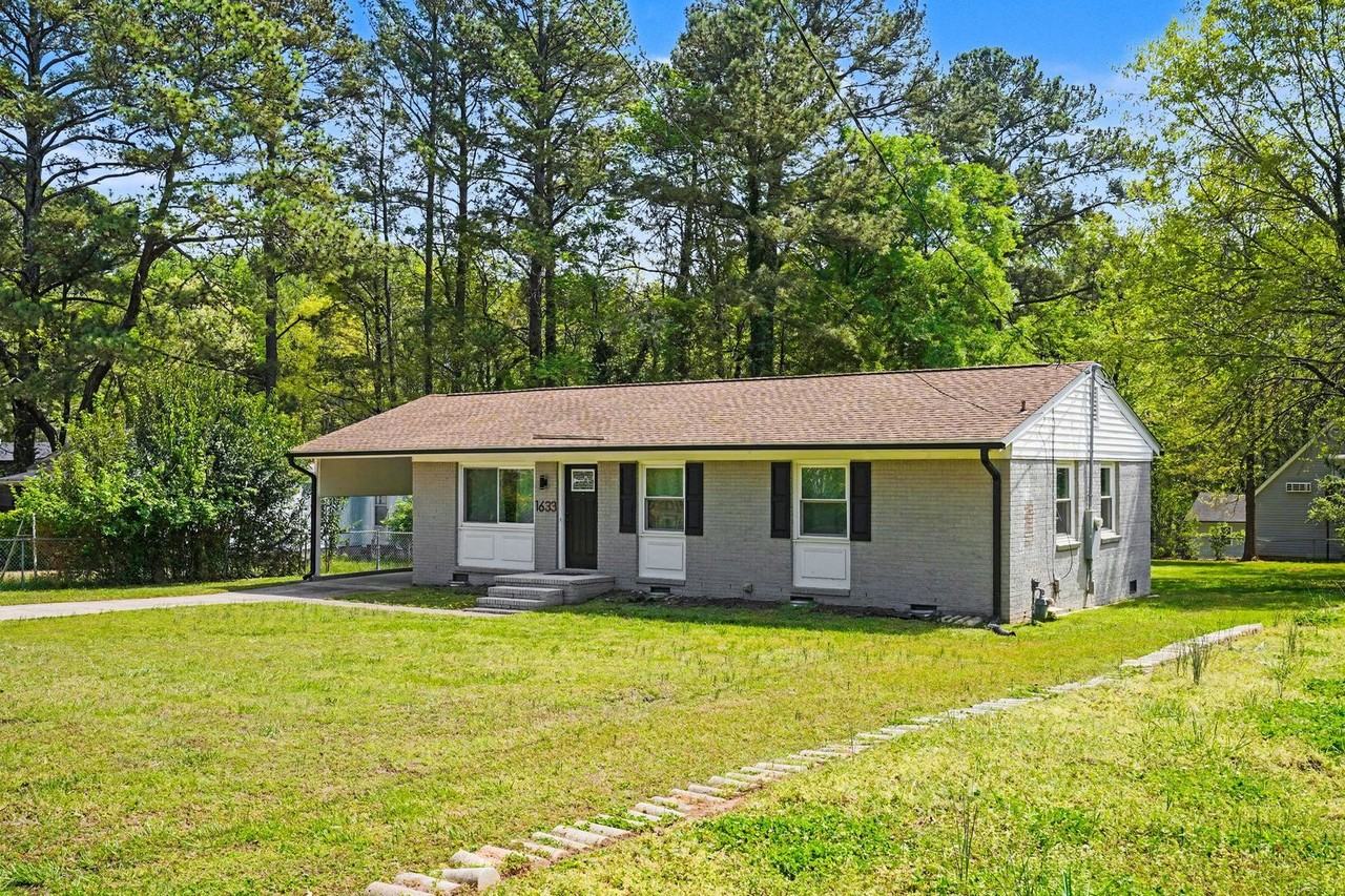 1633 Bruce Cir - Photo 3 of 15