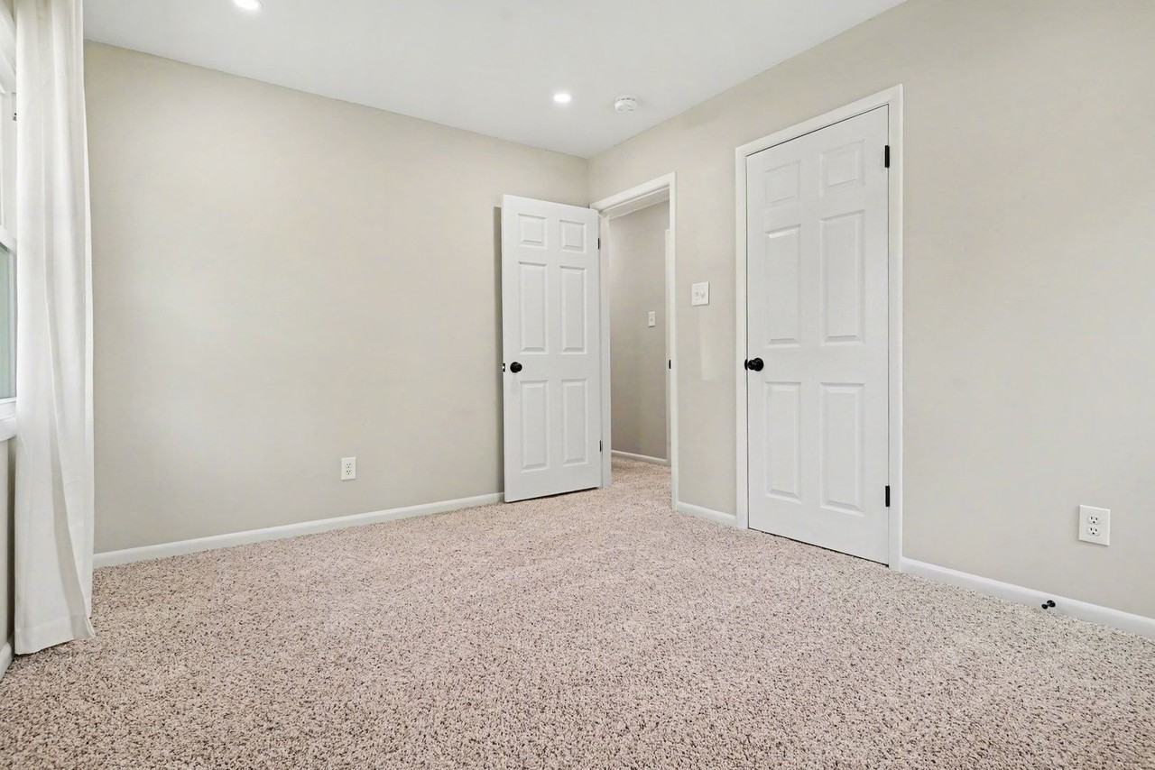 1633 Bruce Cir - Photo 7 of 15