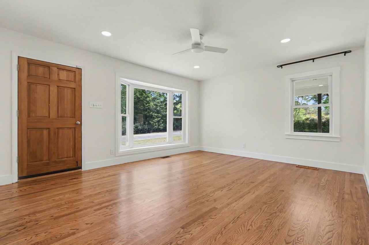 2806 Fairway Dr - Photo 2 of 15