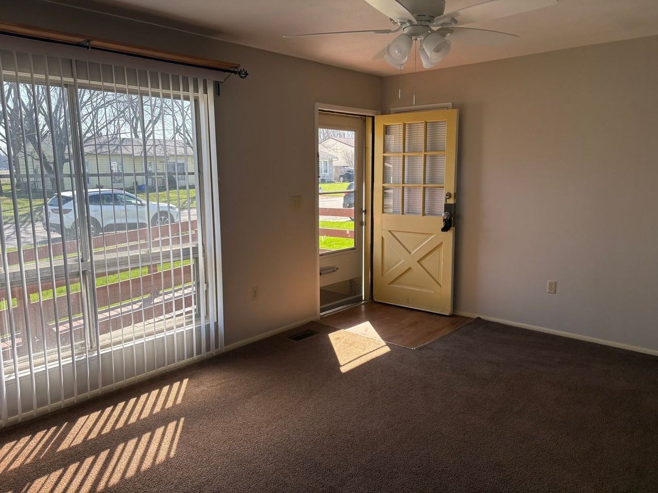 1115 Bermuda Dr - Photo 4 of 12