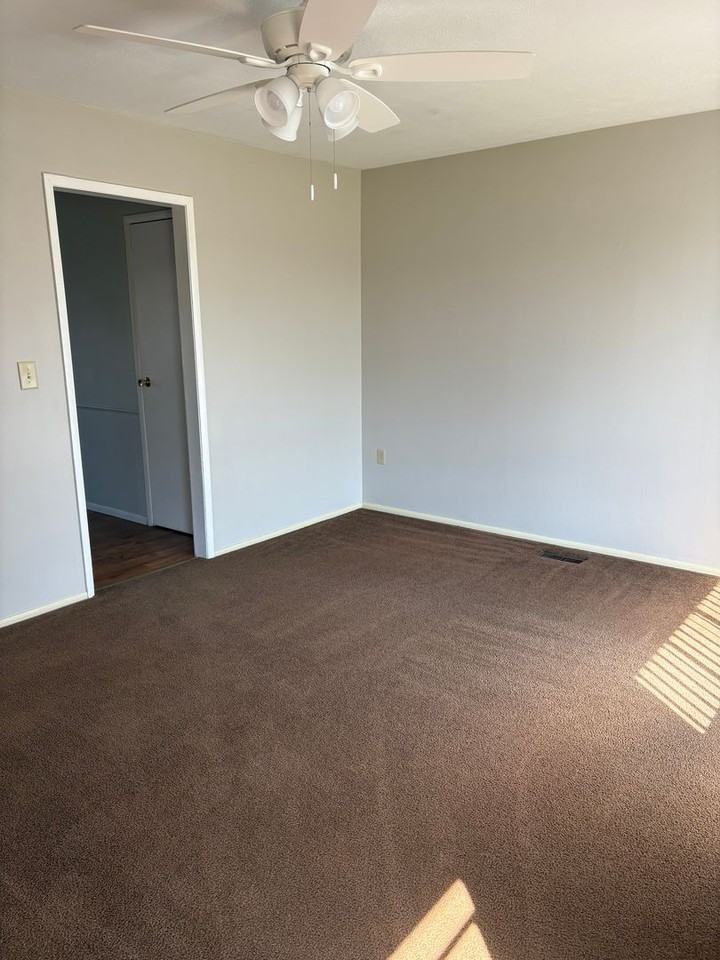 1115 Bermuda Dr - Photo 5 of 12