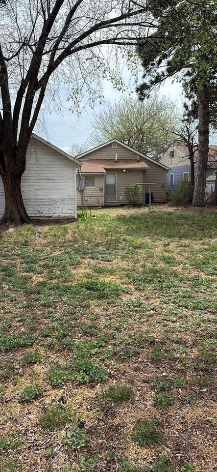 1216 W James Ave - Photo 3 of 13
