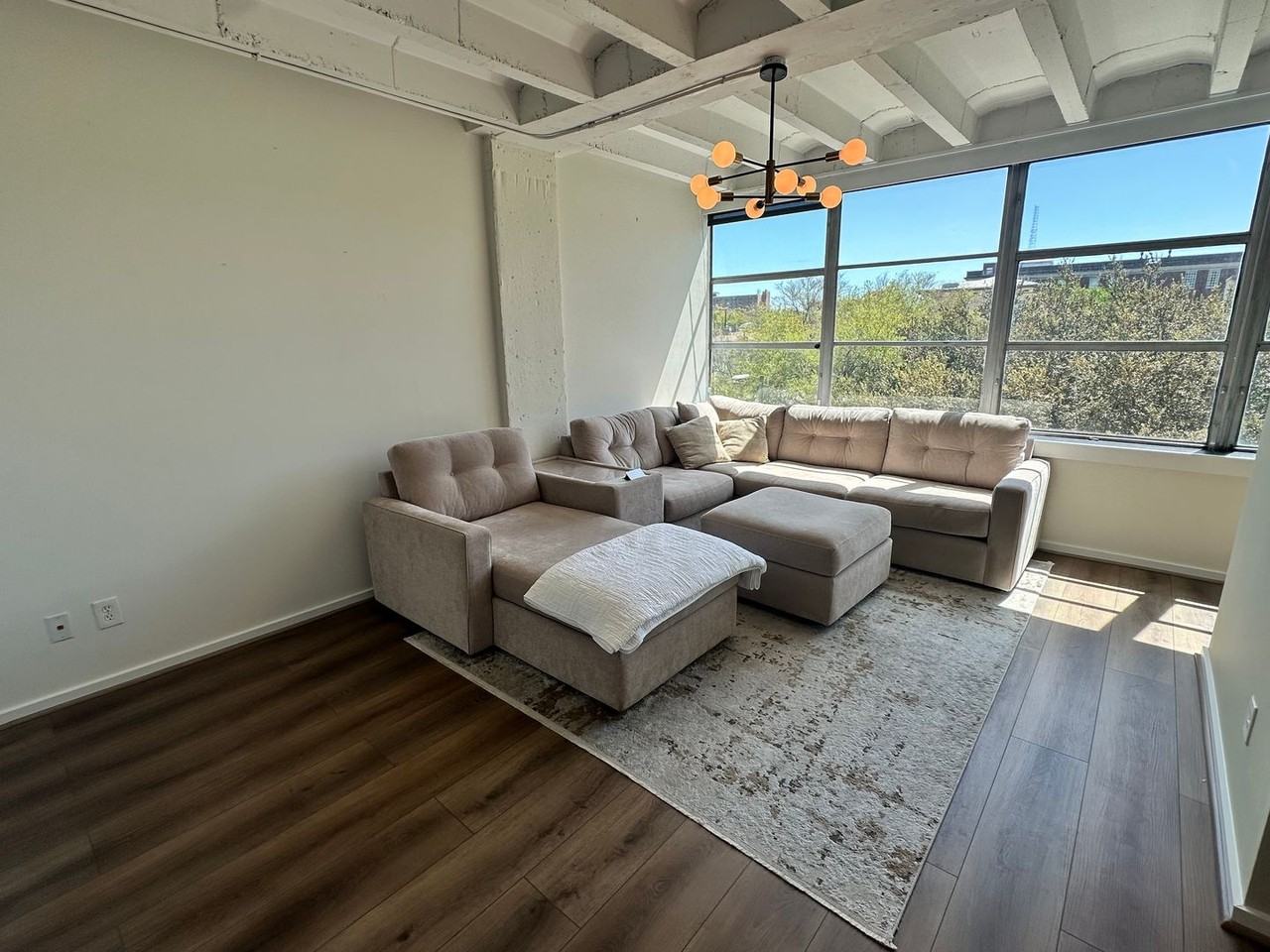 102 E Liberty St - Photo 4 of 17