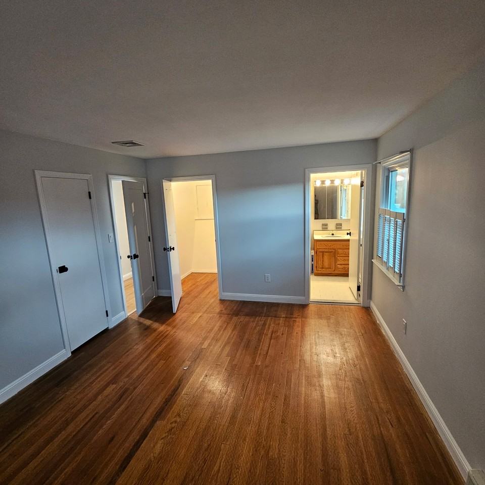 121 Henry Street - Photo 6 of 11