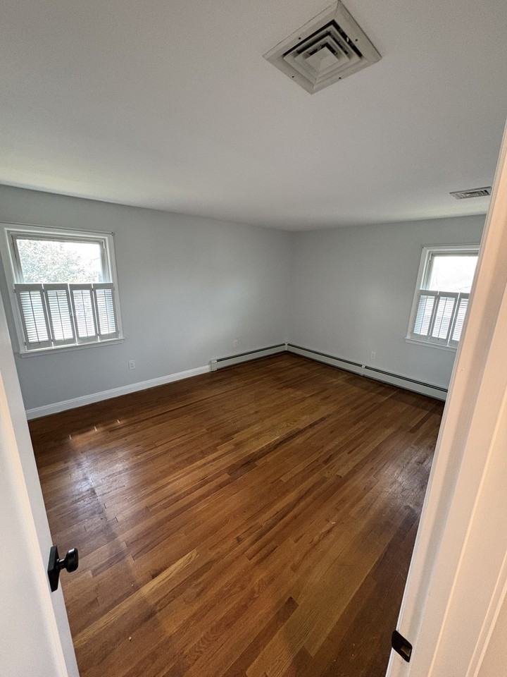 121 Henry Street - Photo 5 of 11