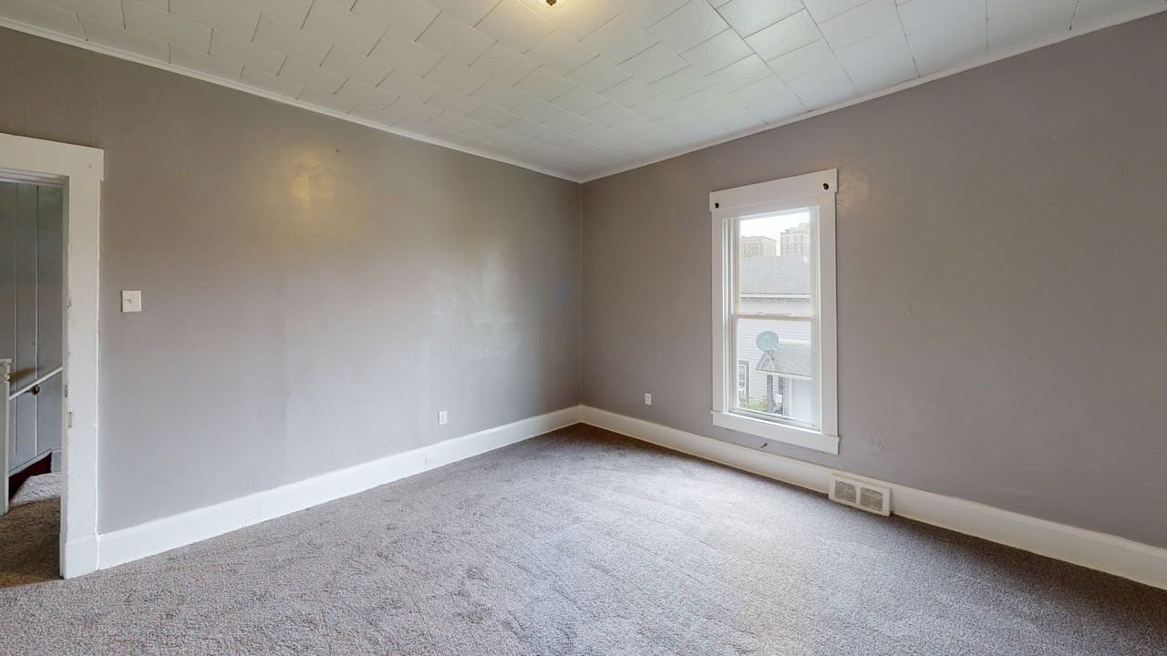 33 Westminster Avenue - Photo 6 of 20