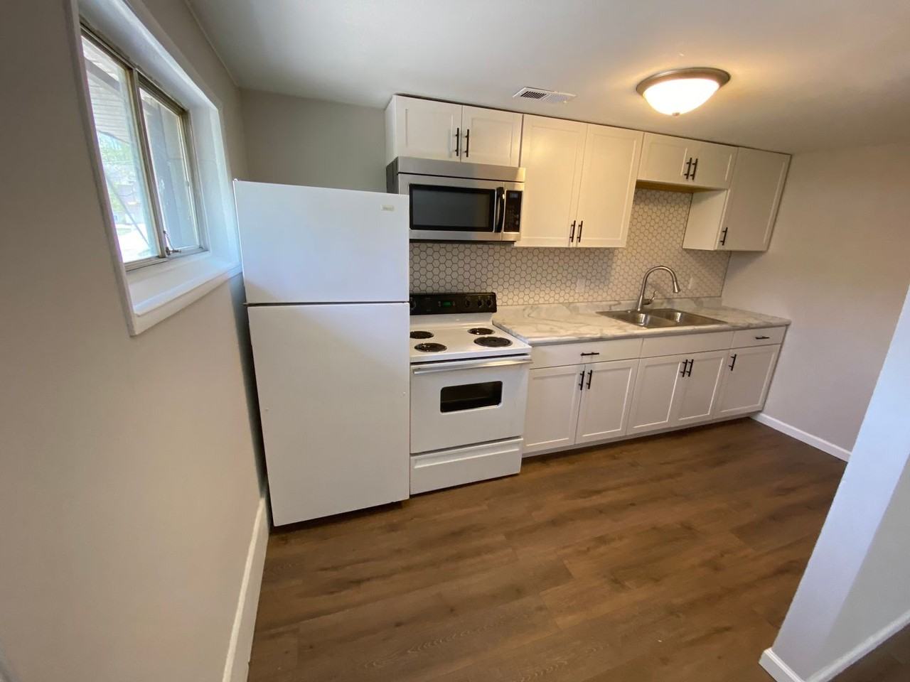 1116-1118 Holloway St - Photo 3 of 12