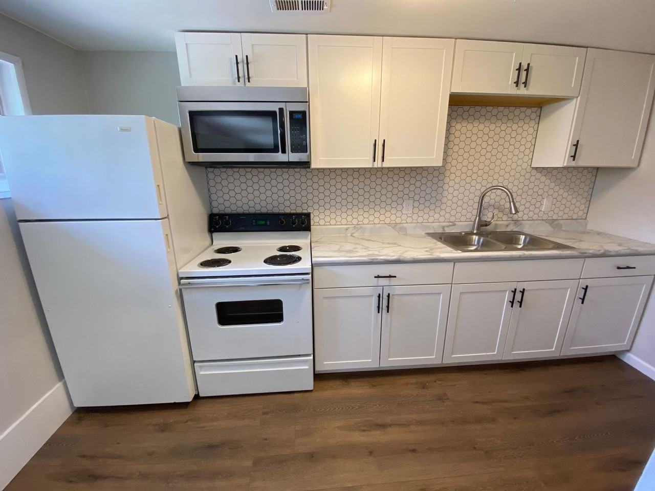 1116-1118 Holloway St - Photo 4 of 12