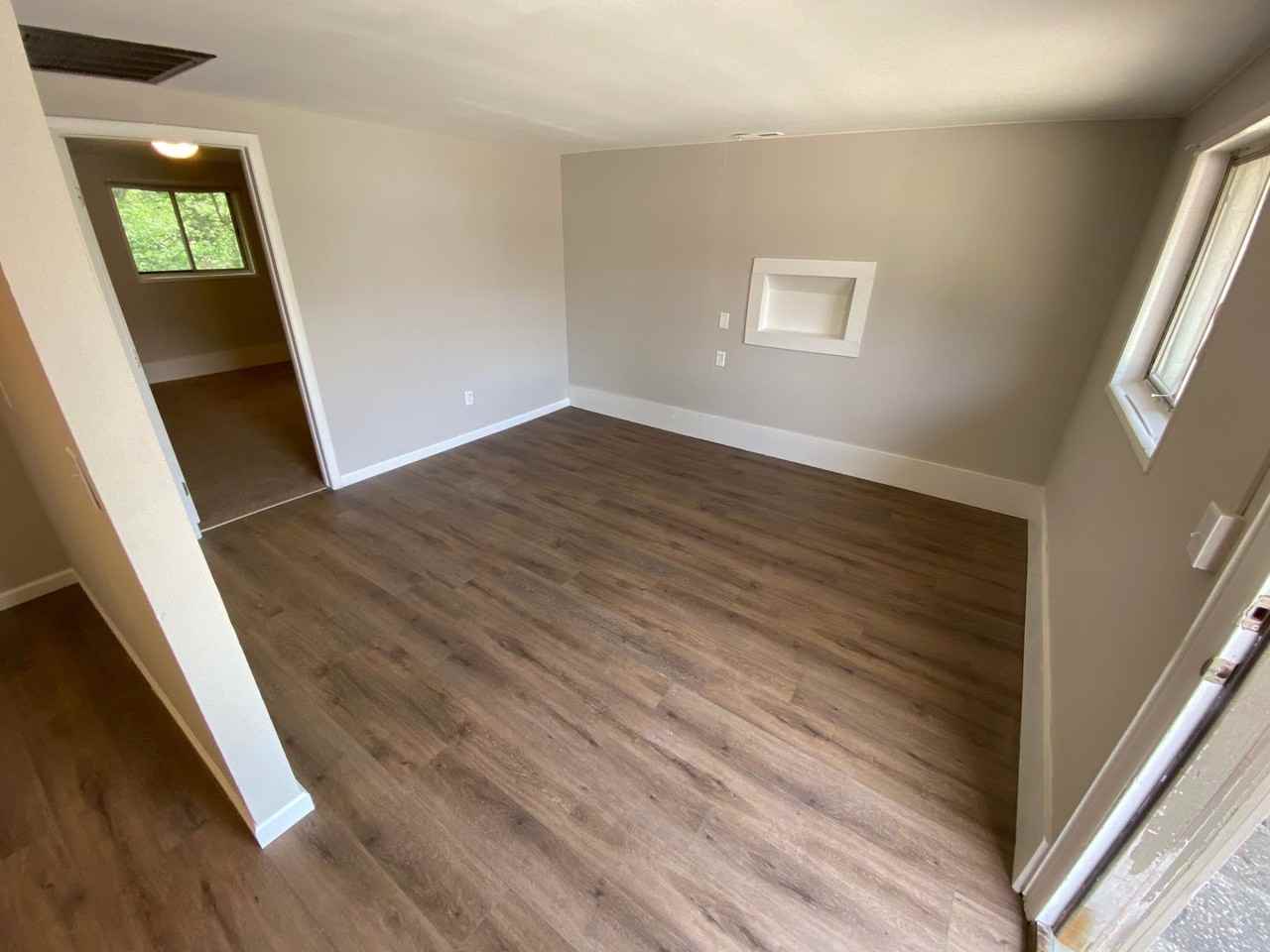 1116-1118 Holloway St - Photo 5 of 12