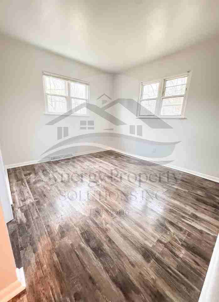 165 Willowbrook Dr - Photo 2 of 10