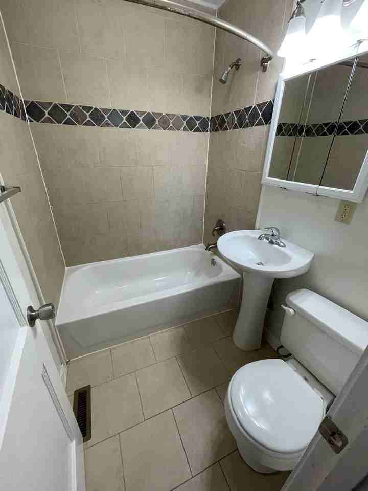 2415 Gano St - Photo 4 of 7