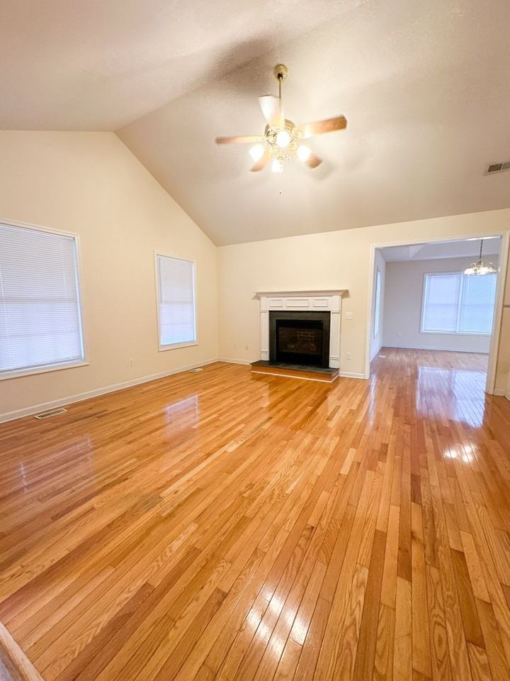 5 Rowell Rd - Photo 4 of 20