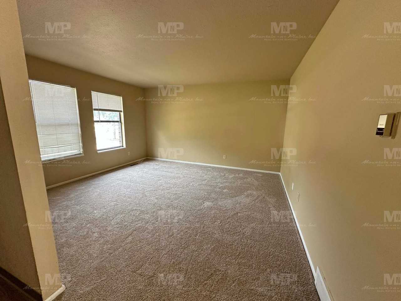 3412 Worwick Dr - Photo 2 of 19