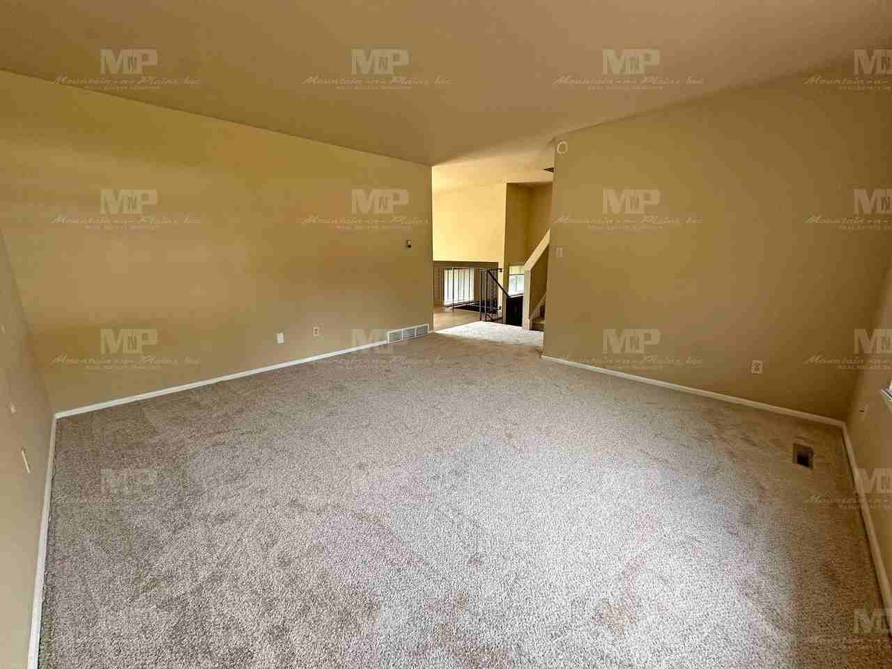 3412 Worwick Dr - Photo 3 of 19