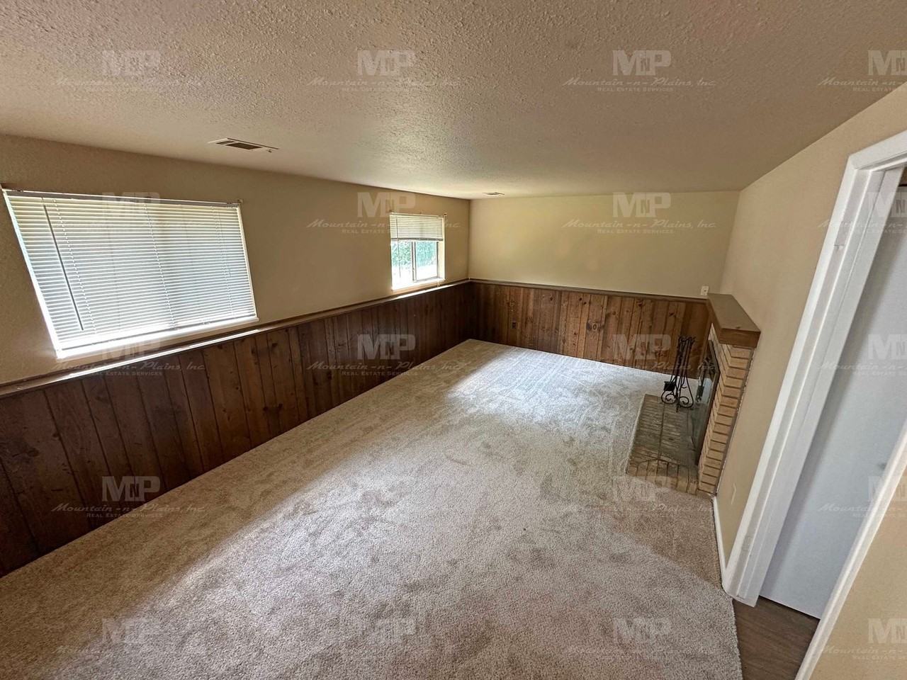 3412 Worwick Dr - Photo 5 of 19