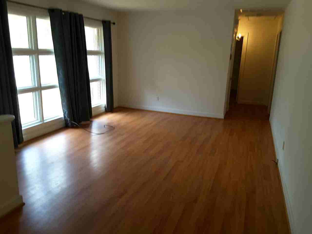 211 Hubbard Ln - Photo 2 of 8