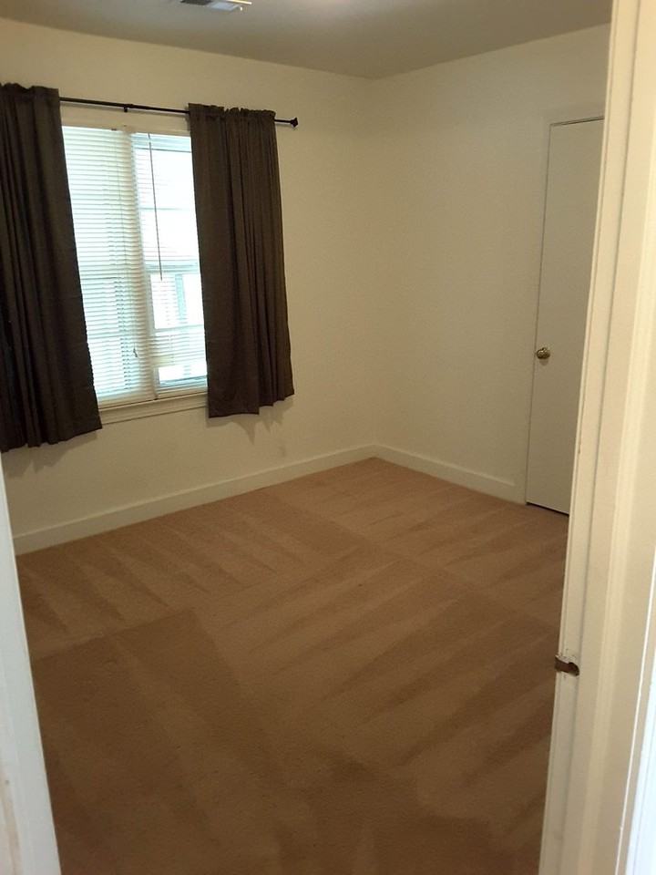 211 Hubbard Ln - Photo 4 of 8