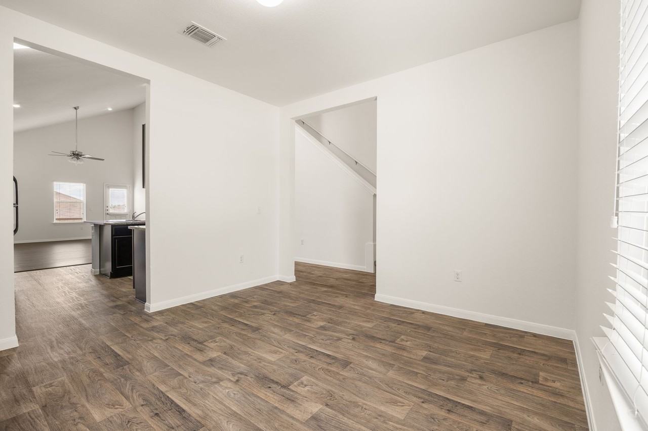 404 Pentire Way - Photo 3 of 18