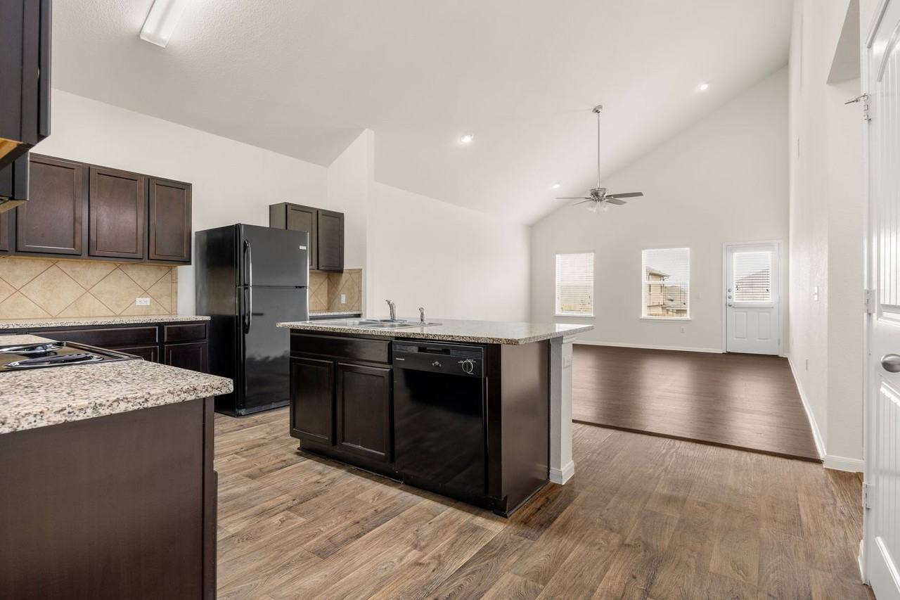 404 Pentire Way - Photo 4 of 18