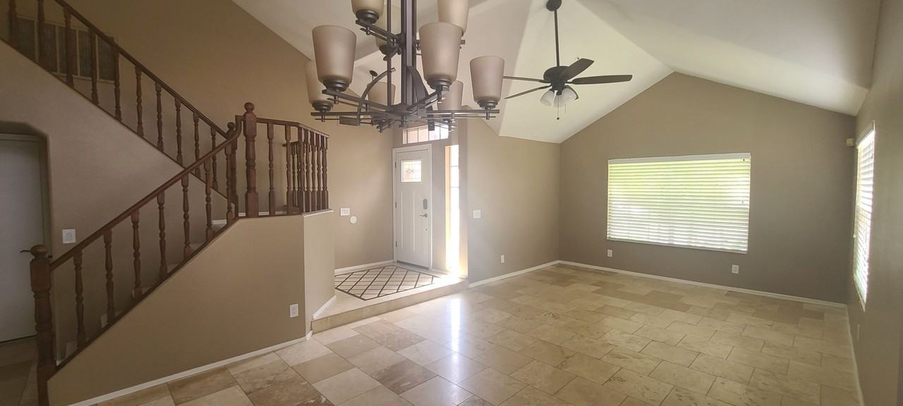 8995 E Gail Rd - Photo 3 of 22